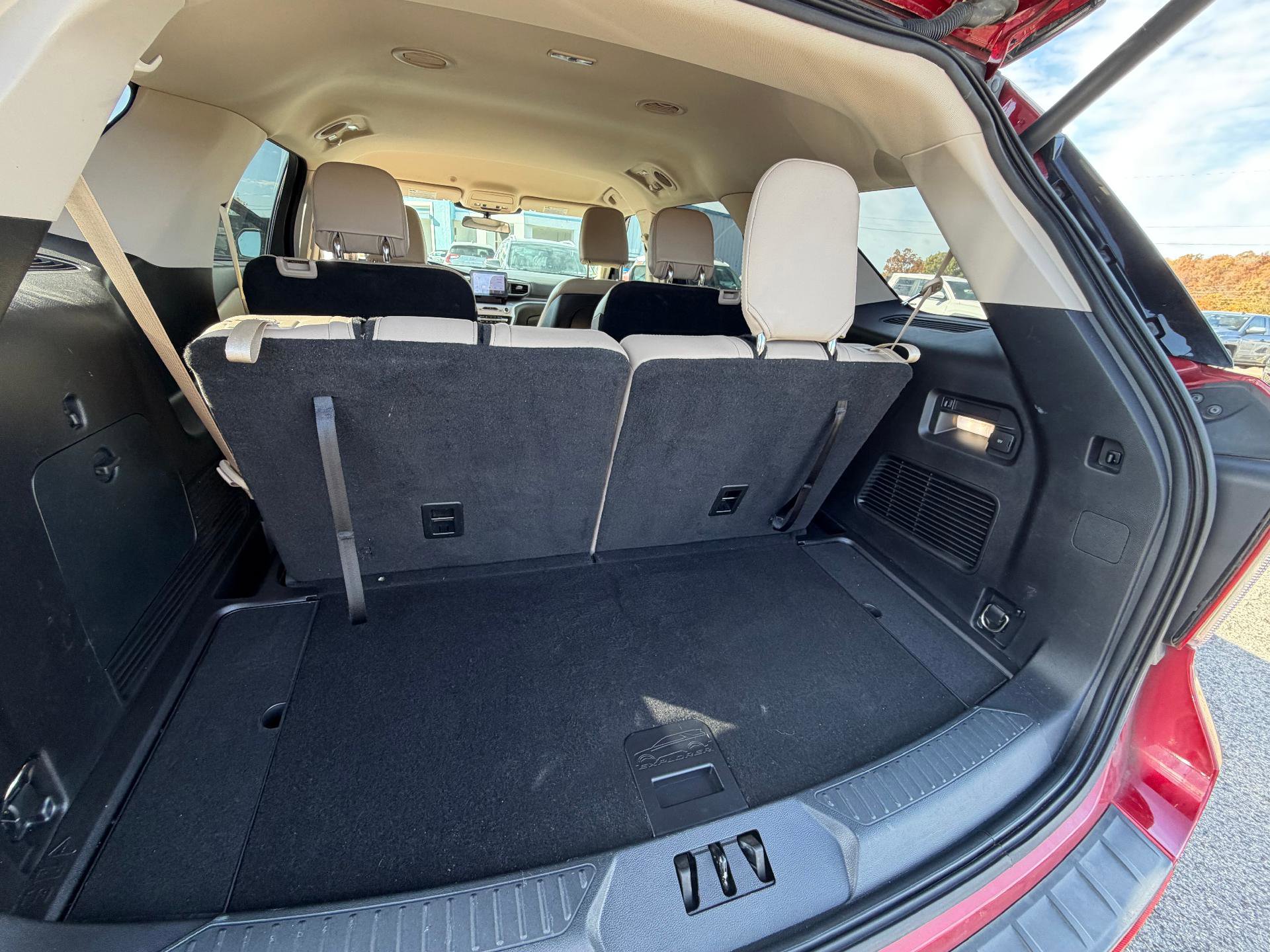 Used 2020 Ford Explorer XLT w/ Equipment Group 202A image 14