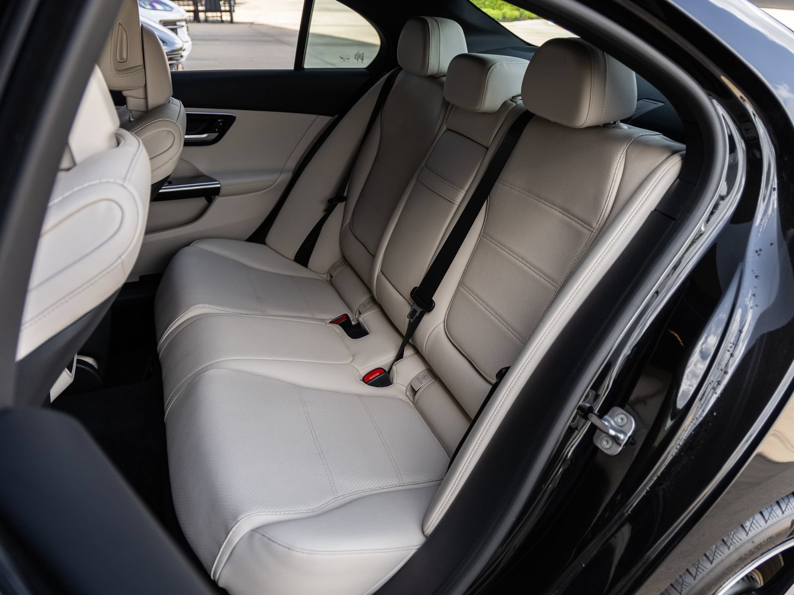 Used 2025 Mercedes-Benz C 300 Sedan image 32