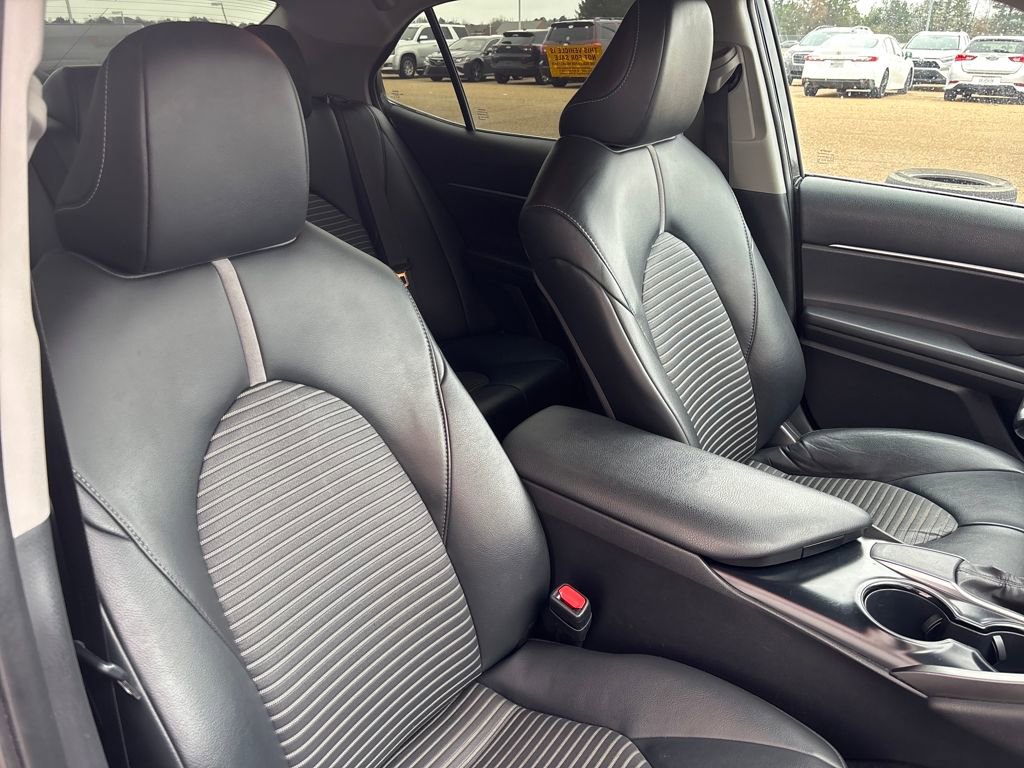 Used 2020 Toyota Camry SE image 16