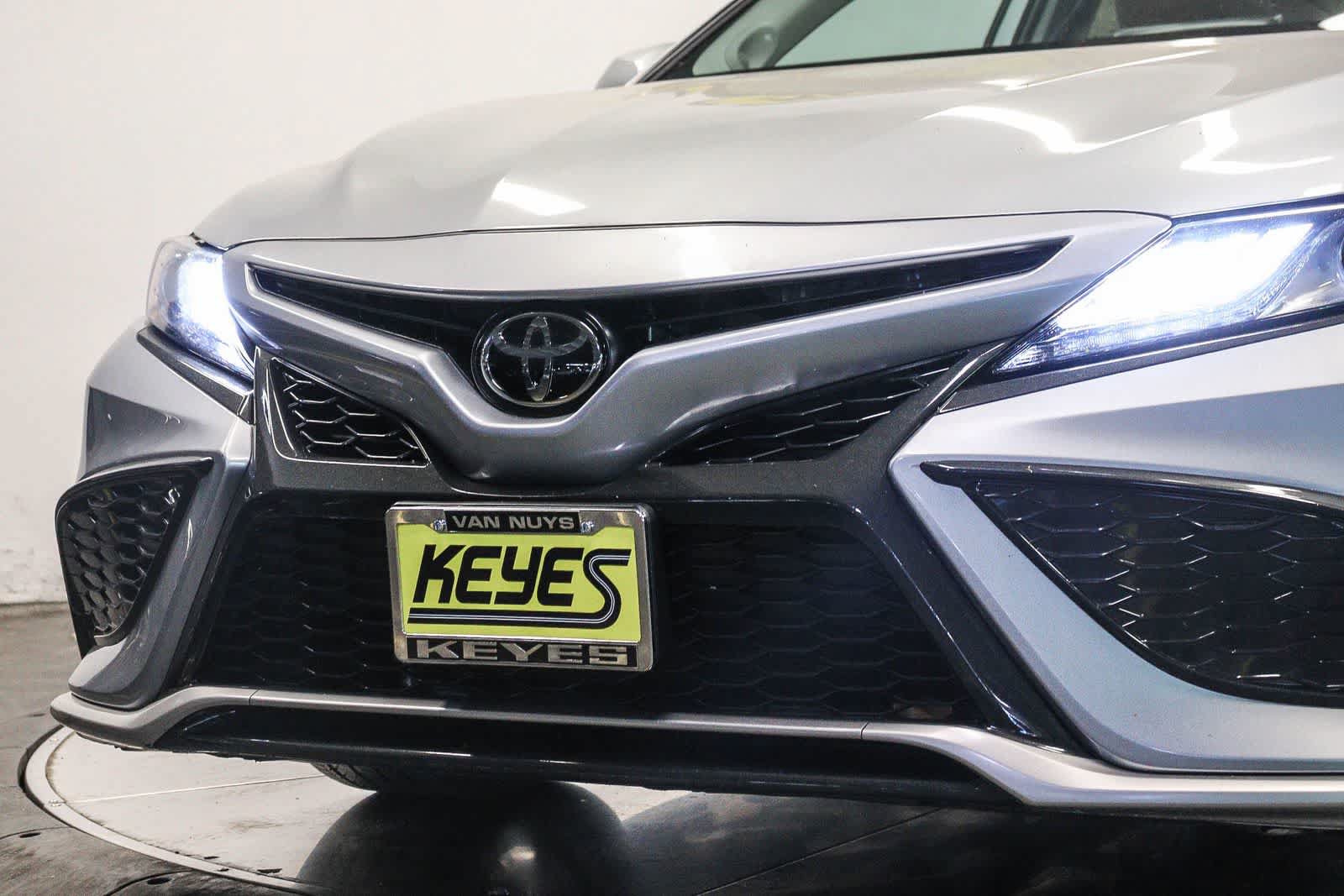 Used 2024 Toyota Camry XSE FWD image 8