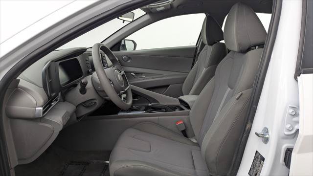 Used 2025 Hyundai Elantra SE FWD image 14