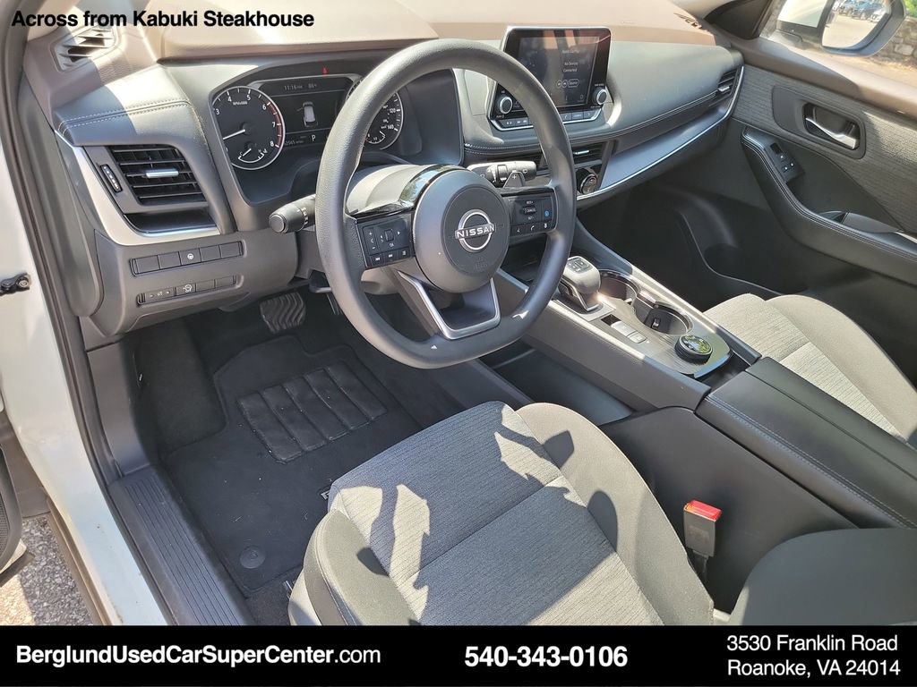 Used 2023 Nissan Rogue SV image 6
