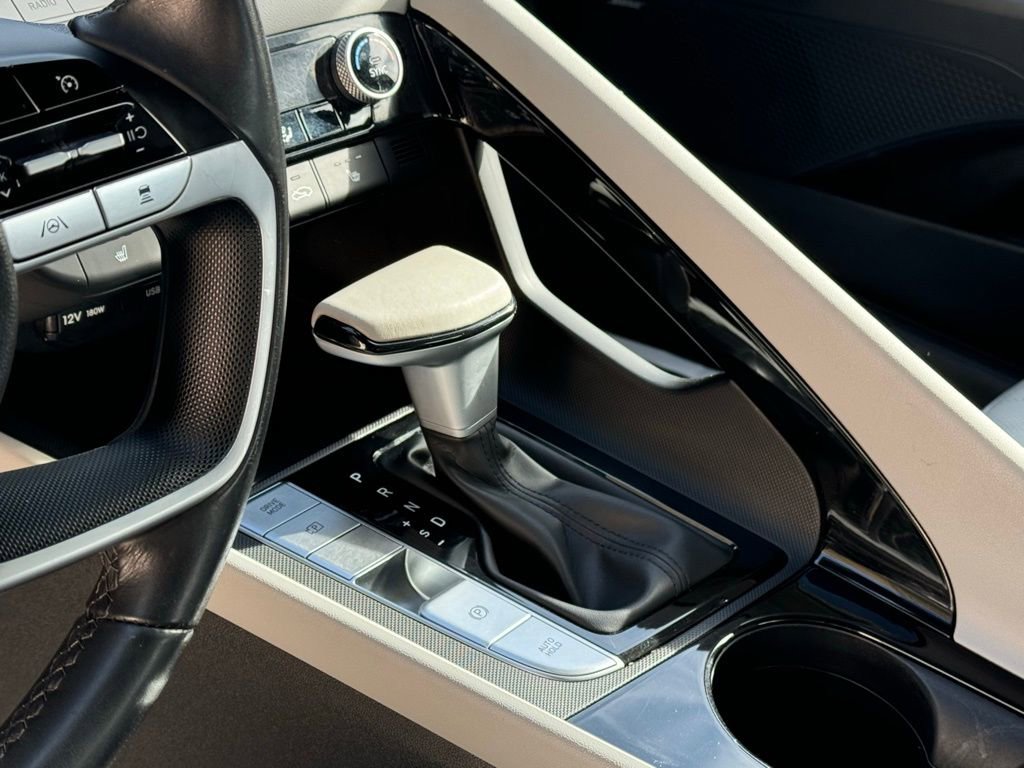 Used 2023 Hyundai Elantra Limited image 17