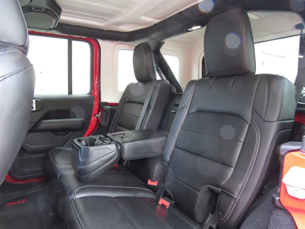 Used 2018 Jeep Wrangler Unlimited Sahara w/ Uconnect 4C Nav & Sound Group AWD/4WD image 17