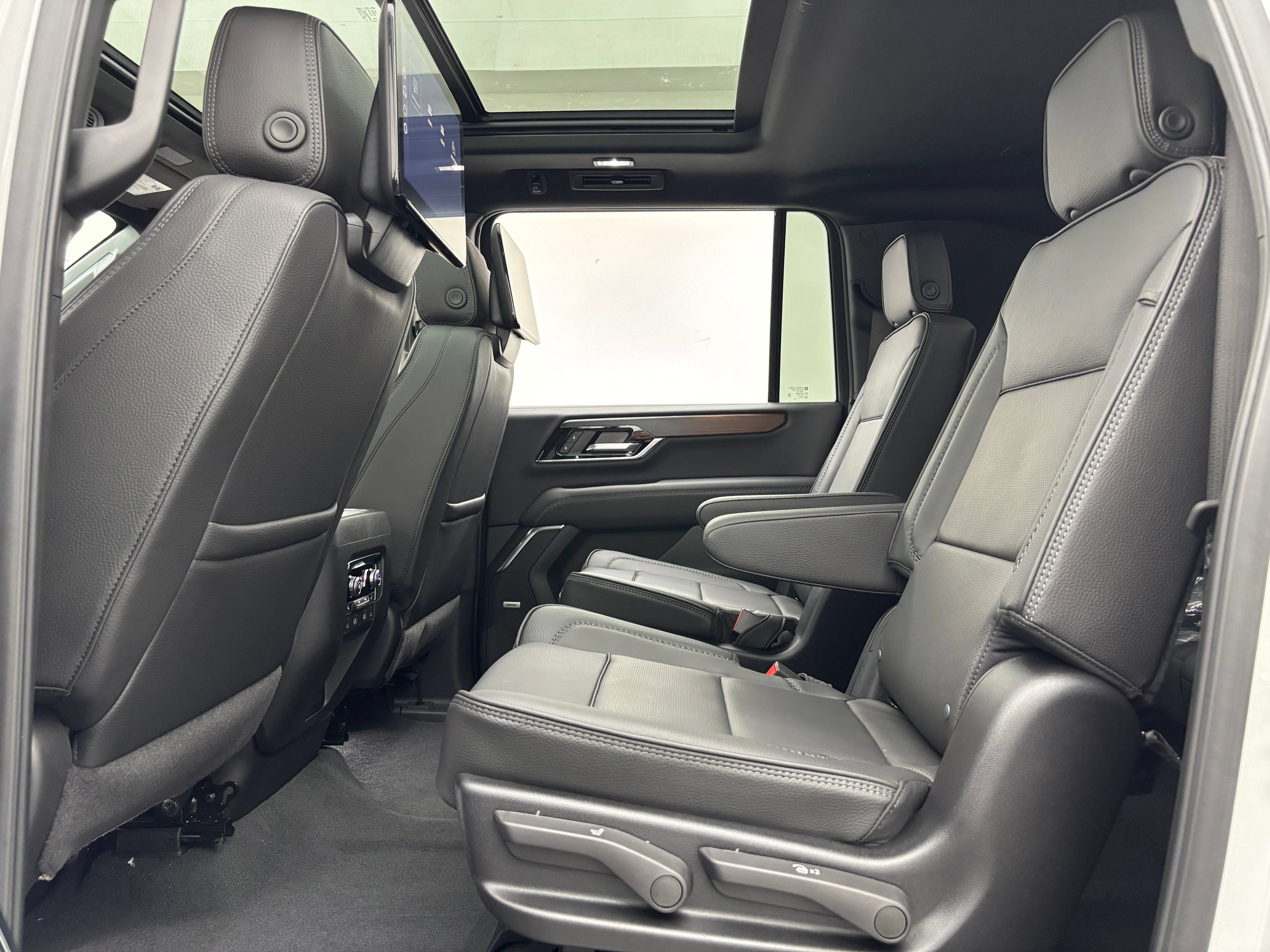 New 2026 GMC Yukon XL Denali w/ Denali Reserve Package AWD/4WD image 49