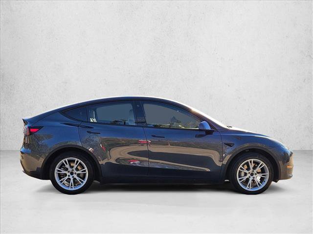 Used 2022 Tesla Model Y Long Range image 4