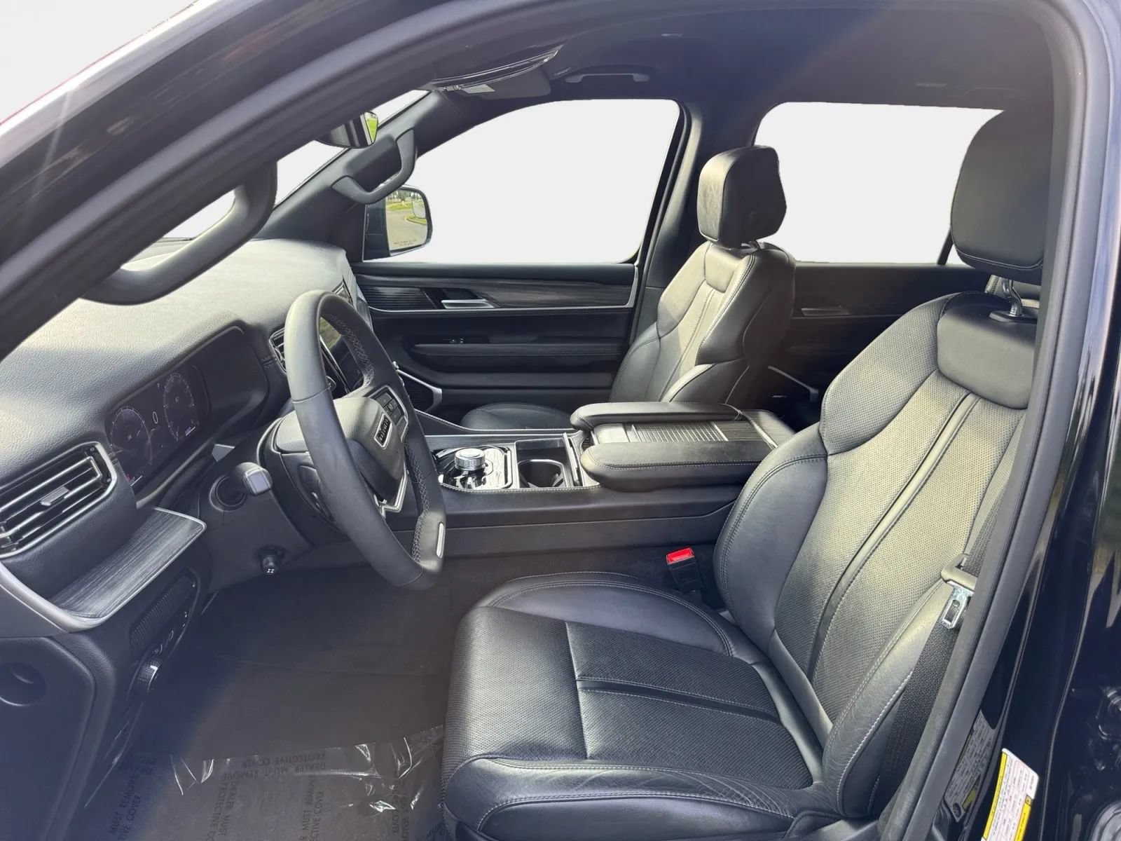 Used 2024 Jeep Wagoneer Series II w/ Flexible Seating Group AWD/4WD image 9