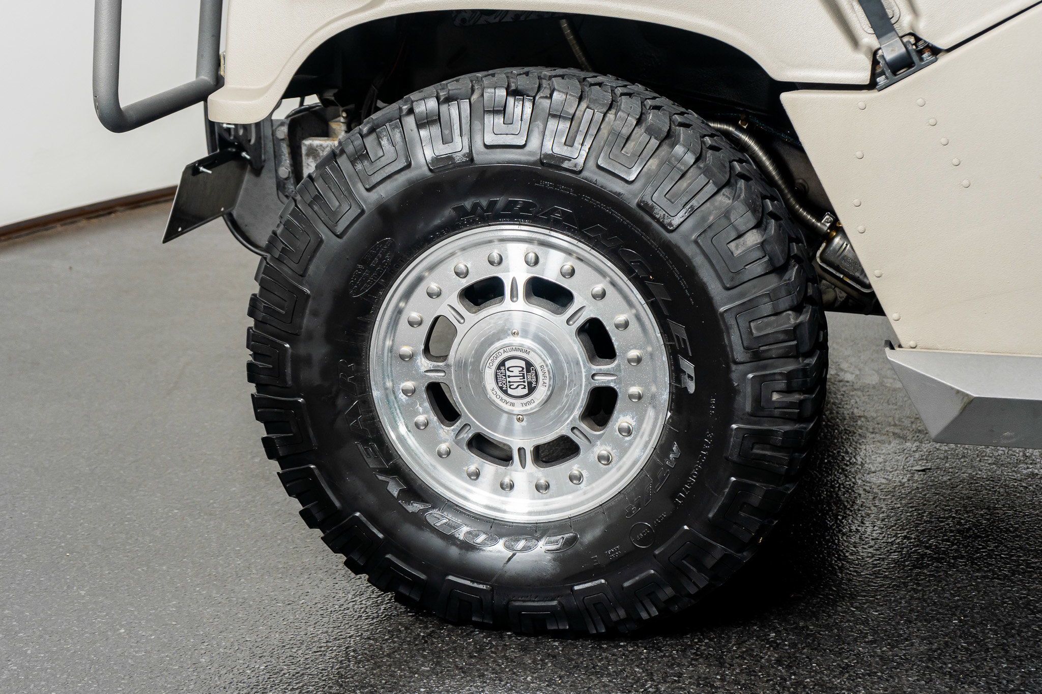 Used 2003 HUMMER H1 4-Door Wagon image 18