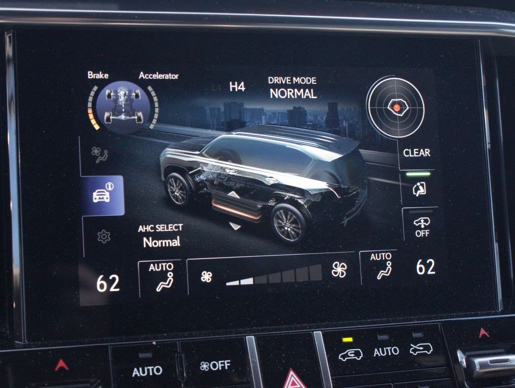 Used 2024 Lexus LX 600 4WD w/ Luxury Package image 8
