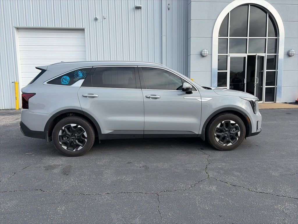 Used 2025 Kia Sorento S w/ Panoramic Sunroof Package image 8