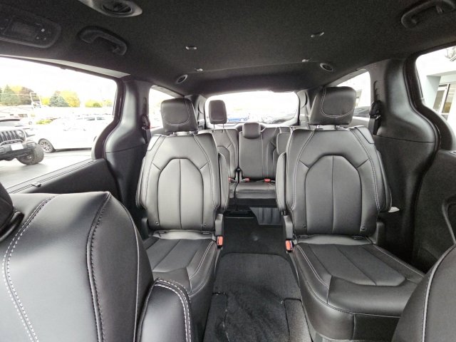 New 2026 Chrysler Pacifica Select image 39