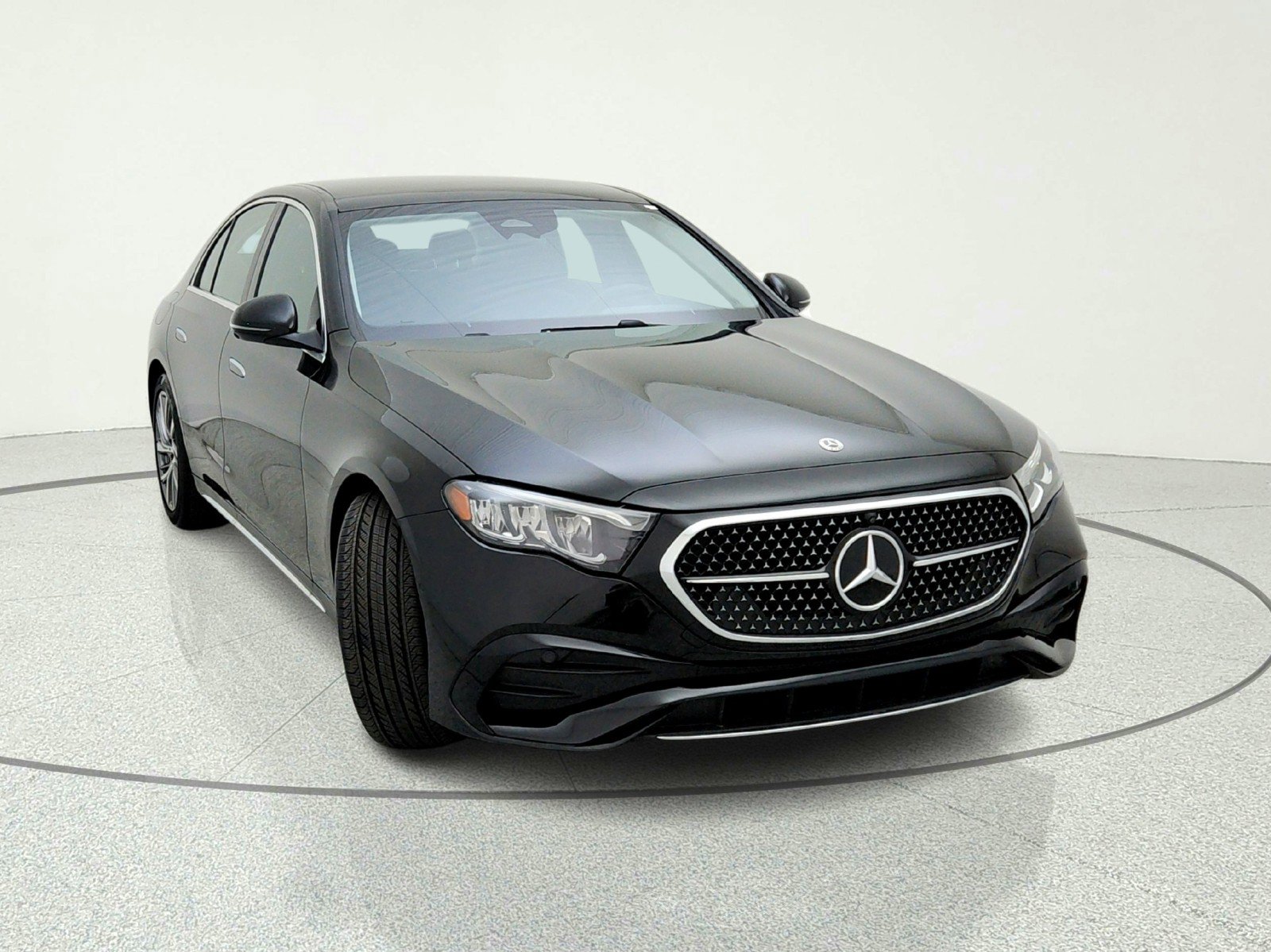 Certified 2025 Mercedes-Benz E 350 4MATIC Sedan image 4
