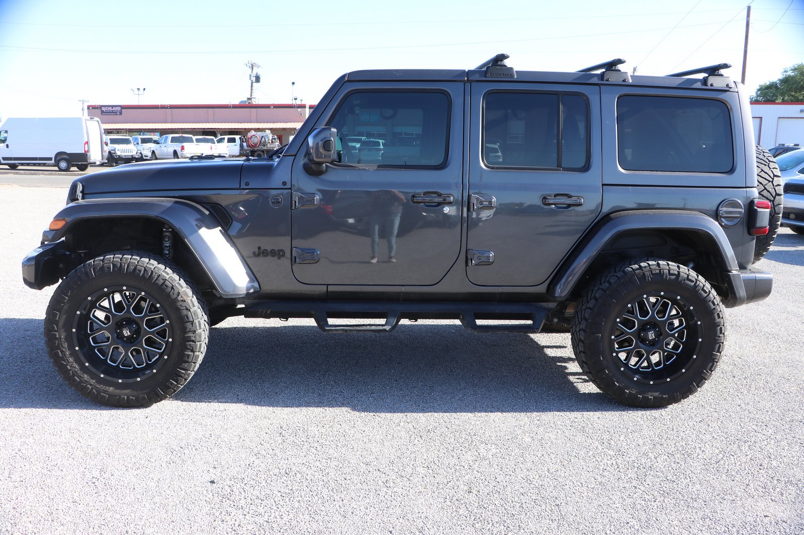 Used 2020 Jeep Wrangler Unlimited Sahara AWD/4WD image 4