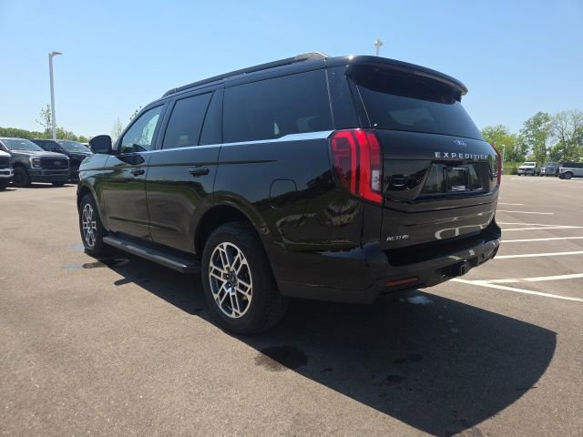Certified 2025 Ford Expedition Active AWD/4WD image 17