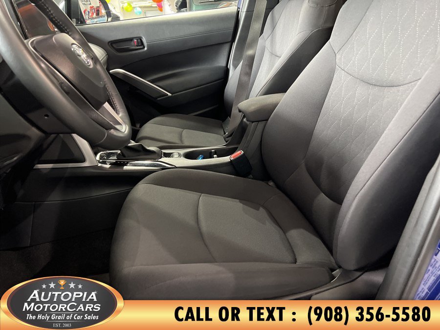 Used 2025 Toyota Corolla Cross LE w/ Moonroof Package FWD image 11