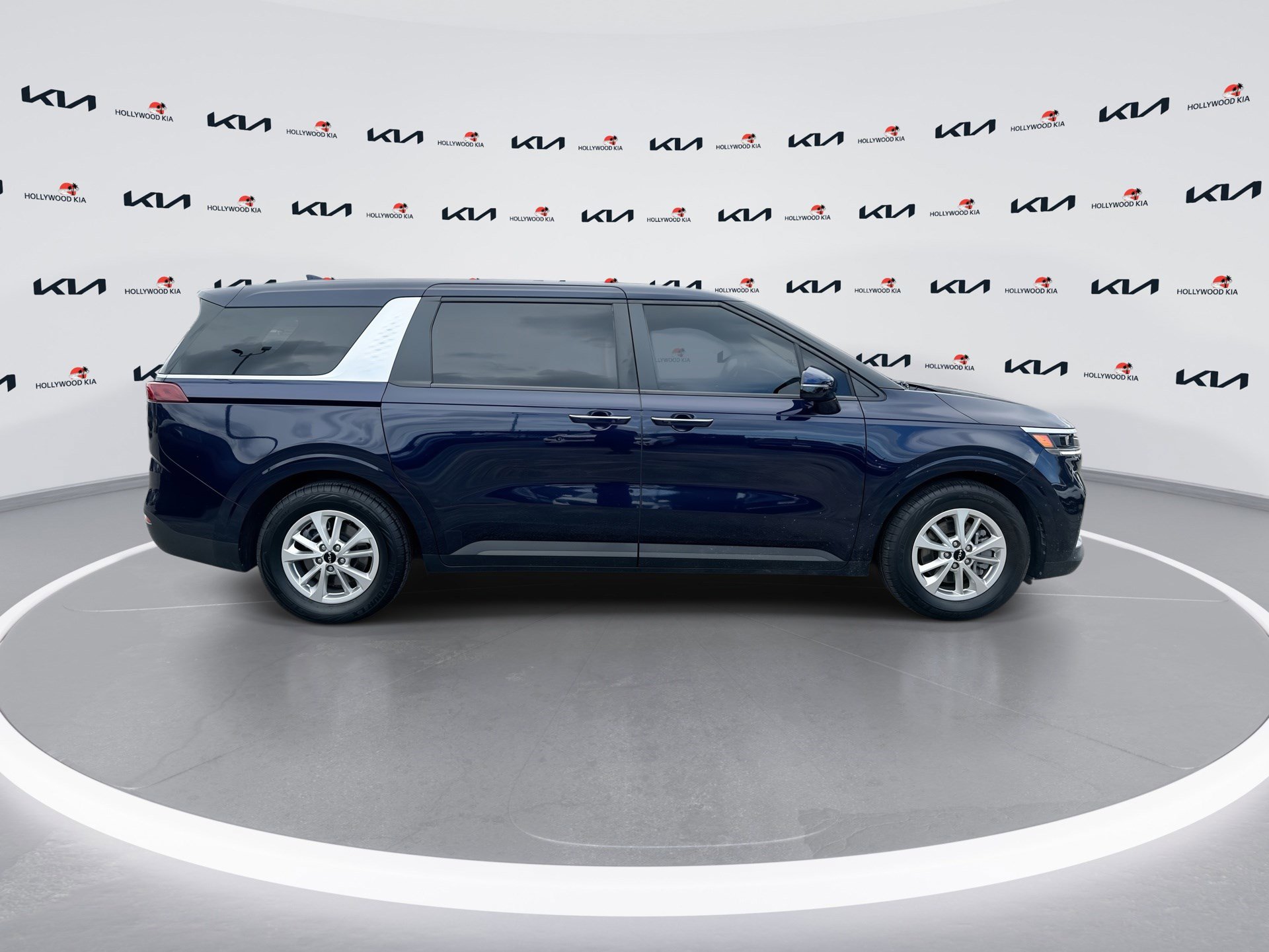 Used 2024 Kia Carnival LX FWD image 9
