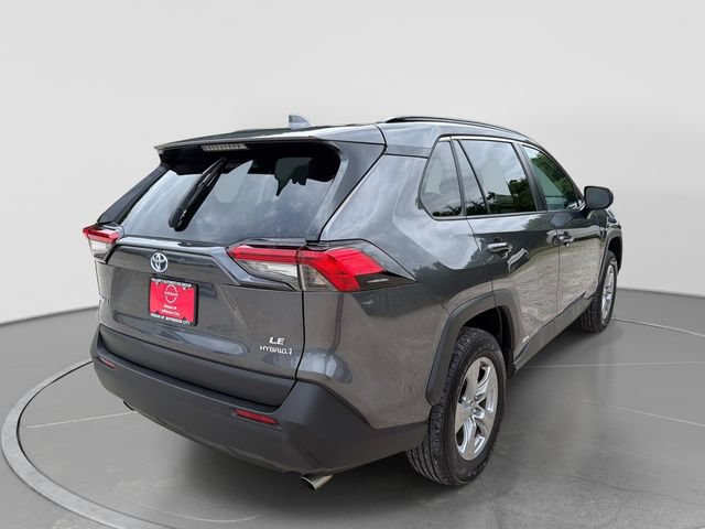 Used 2022 Toyota RAV4 LE AWD/4WD image 4