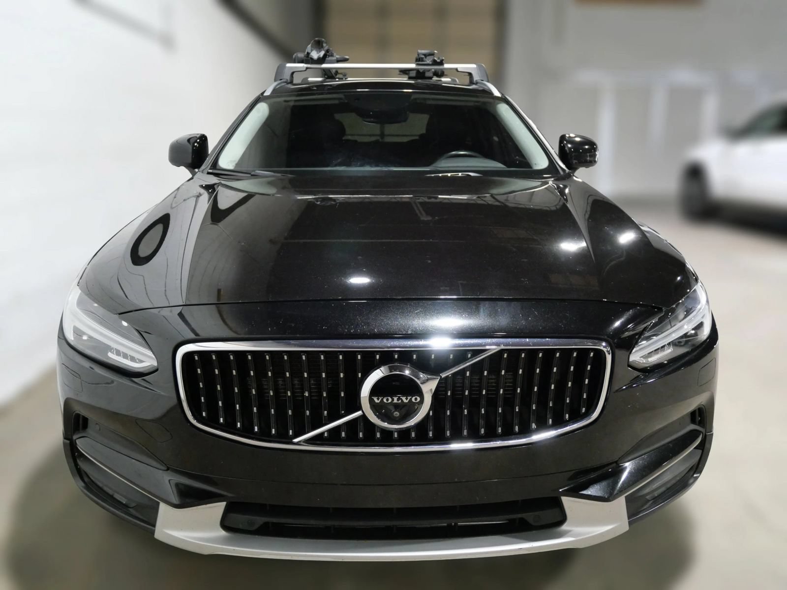 Used 2018 Volvo V90 T5 Cross Country w/ Convenience Package AWD/4WD image 2