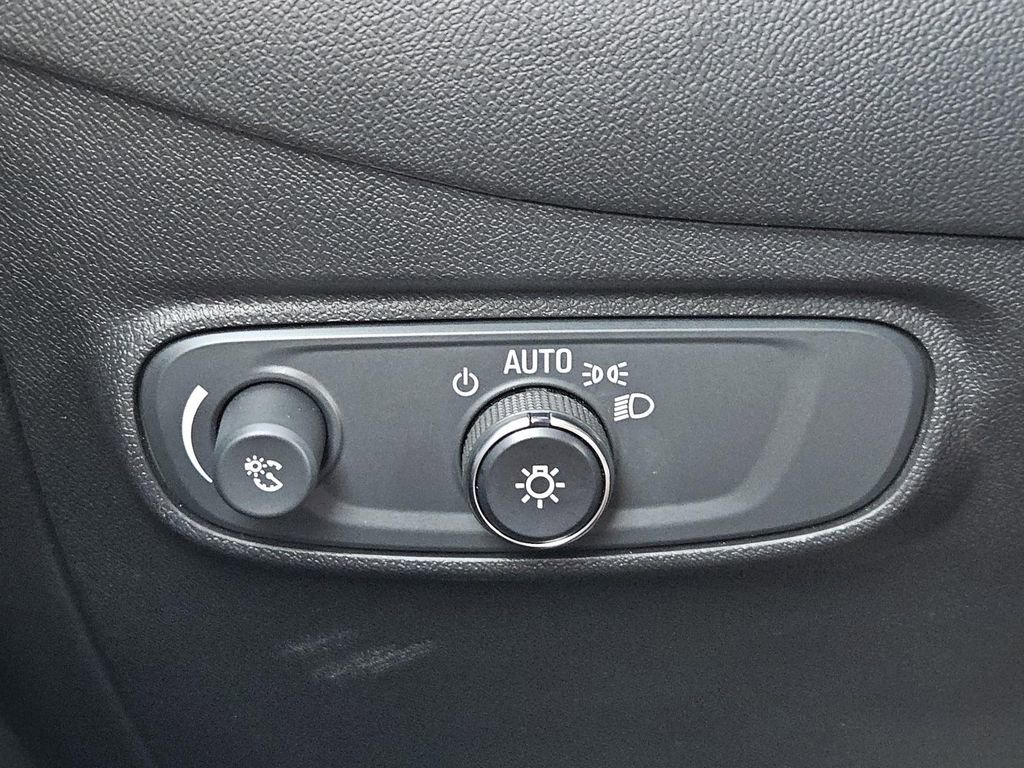 Used 2022 Chevrolet Equinox LS image 19