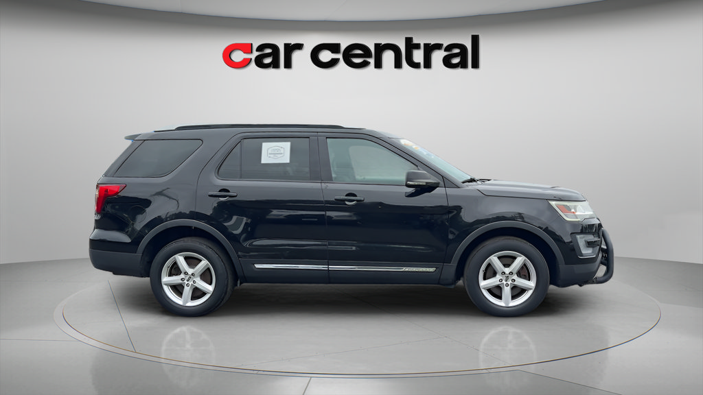 Used 2017 Ford Explorer XLT AWD/4WD image 6
