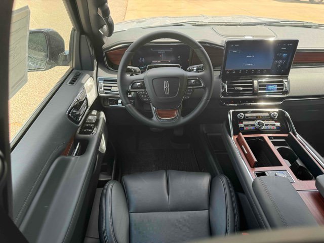 Used 2024 Lincoln Navigator L Reserve AWD/4WD image 11