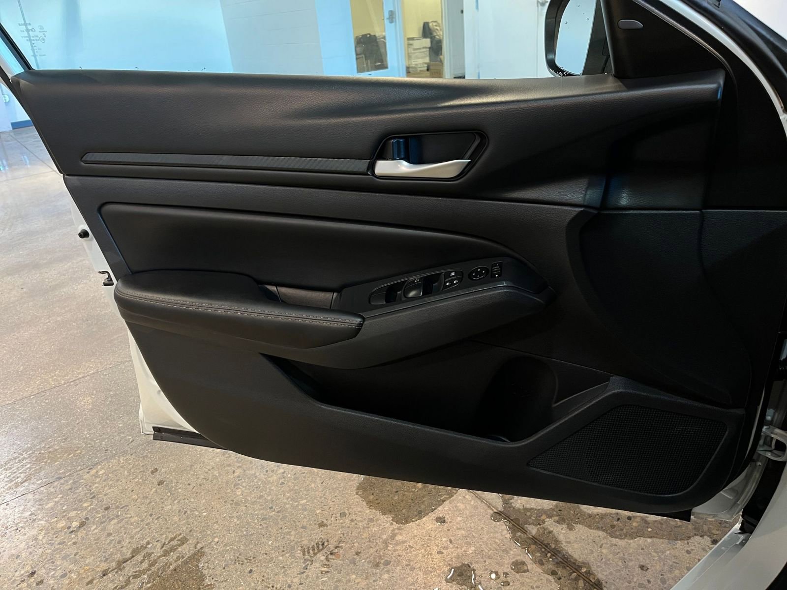 Used 2025 Nissan Altima 2.5 SV image 18