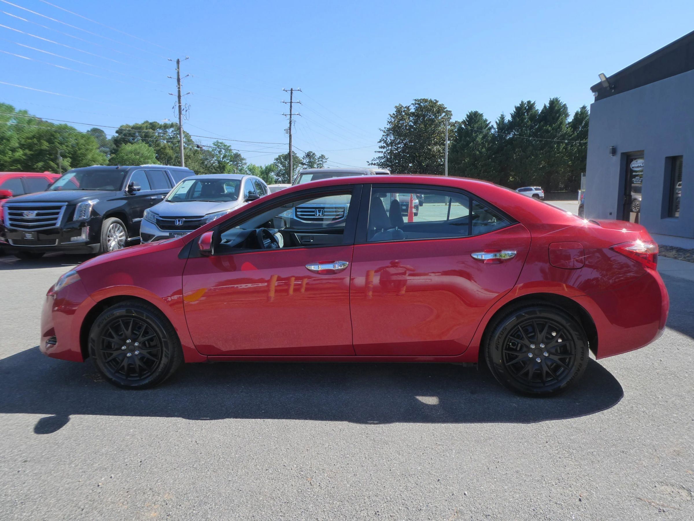 Used 2017 Toyota Corolla LE FWD image 9