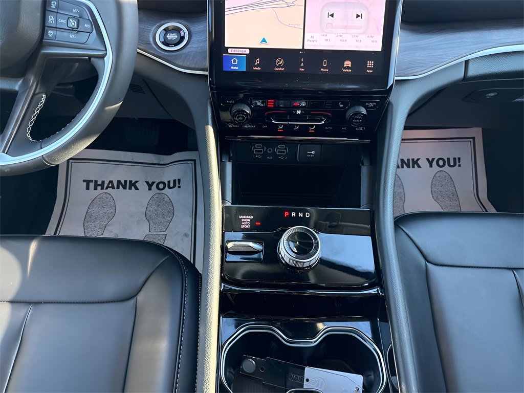 Used 2023 Jeep Grand Cherokee Limited w/ Black Appearance Package image 15