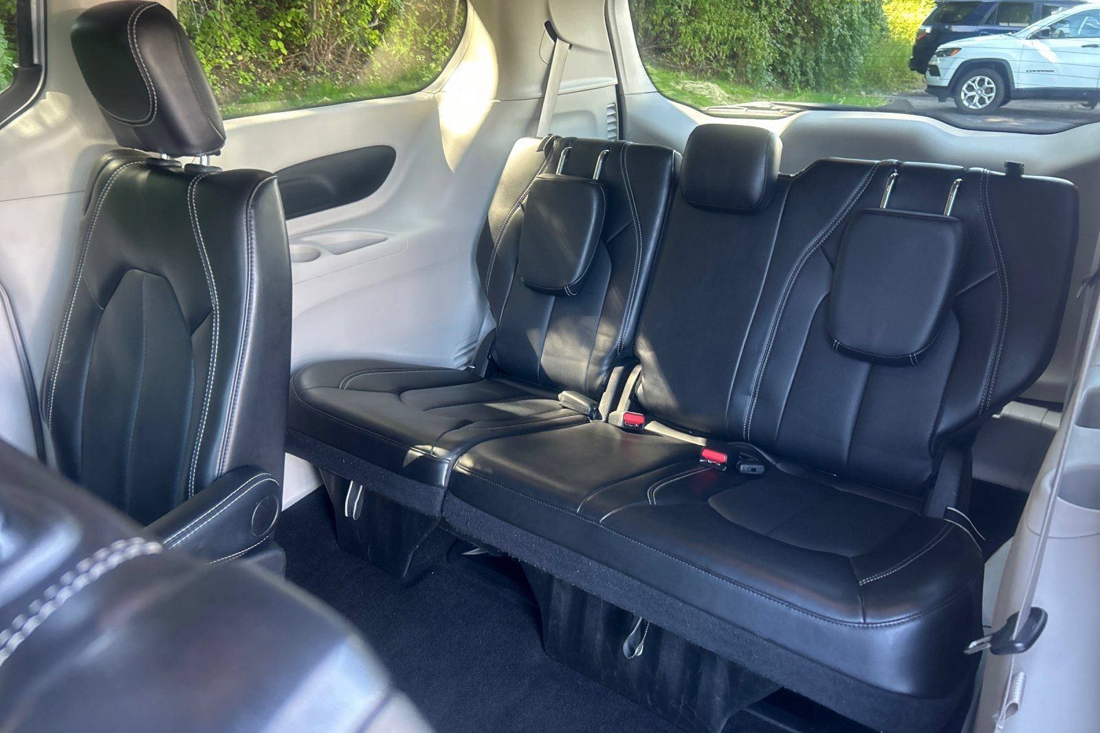 Used 2024 Chrysler Pacifica Touring-L FWD image 15
