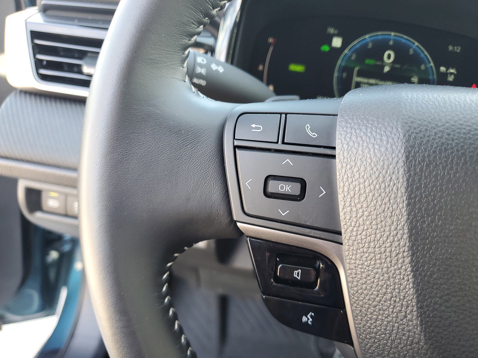 Used 2025 Toyota Camry SE image 30