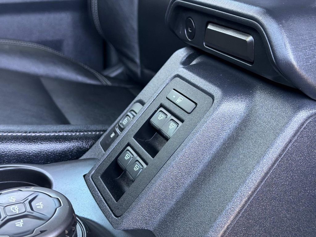 Used 2022 Ford Bronco Wildtrak image 24