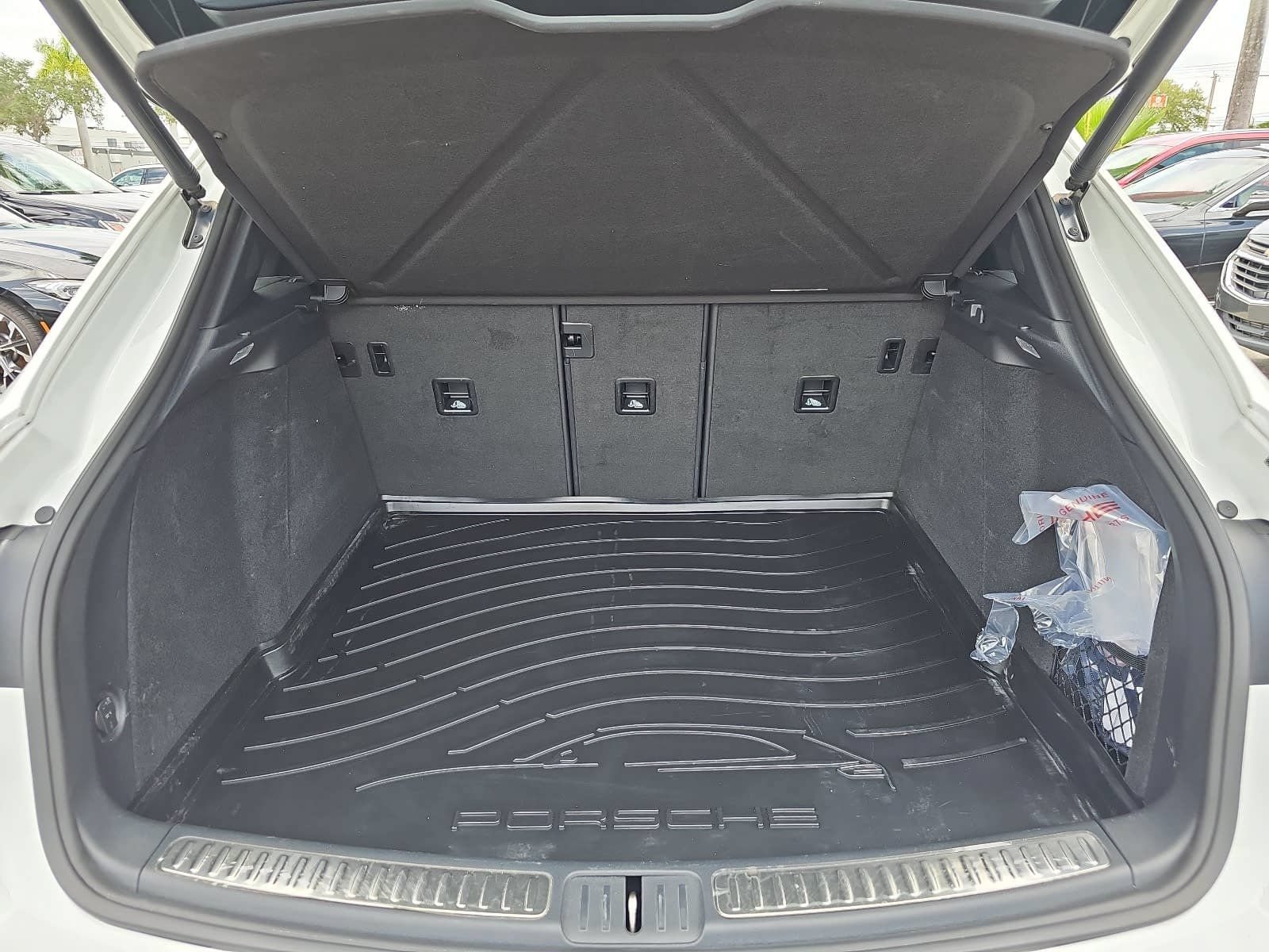 Used 2023 Porsche Macan Turbo AWD/4WD image 12