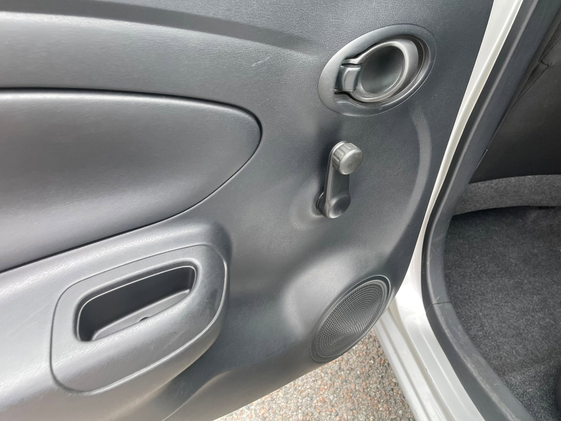 Used 2015 Nissan Versa S FWD image 21