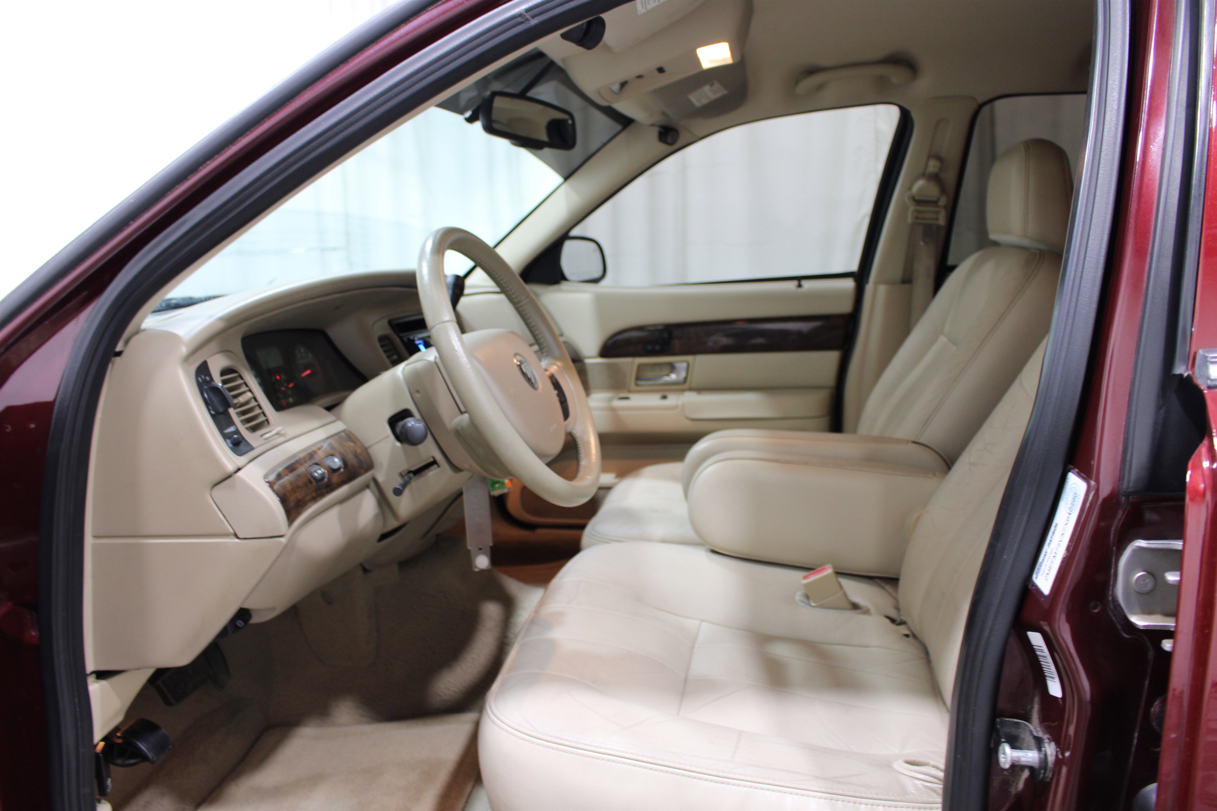 Used 2007 Mercury Grand Marquis LS image 3