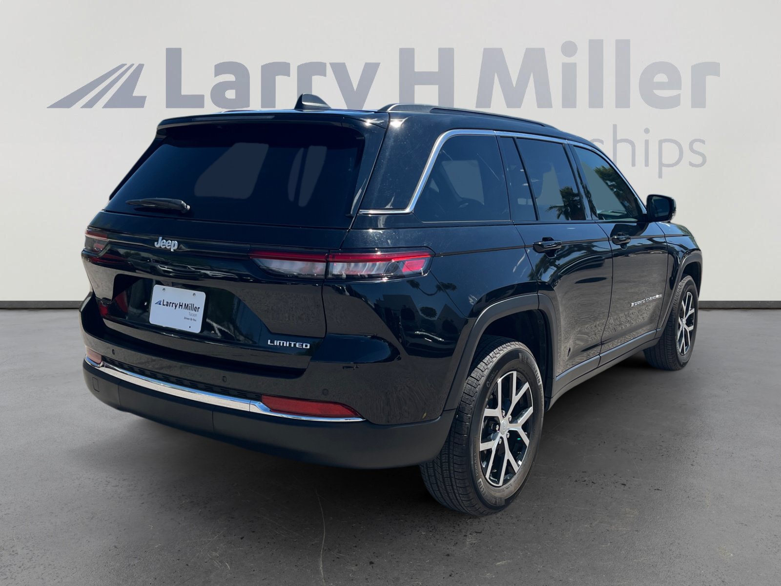 Certified 2024 Jeep Grand Cherokee Limited RWD image 5
