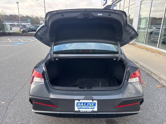 Certified 2025 Hyundai Elantra SE image 51