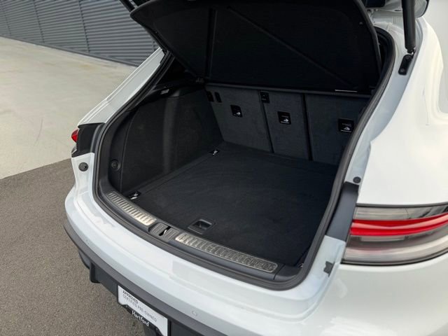 Certified 2025 Porsche Macan Turbo image 34