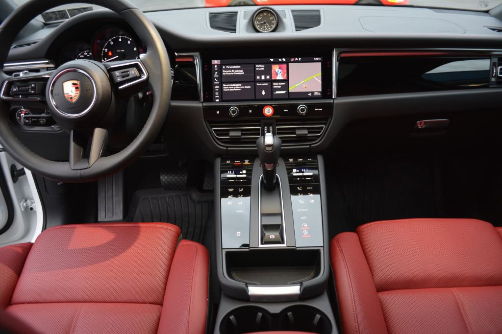 Used 2025 Porsche Macan Turbo image 16