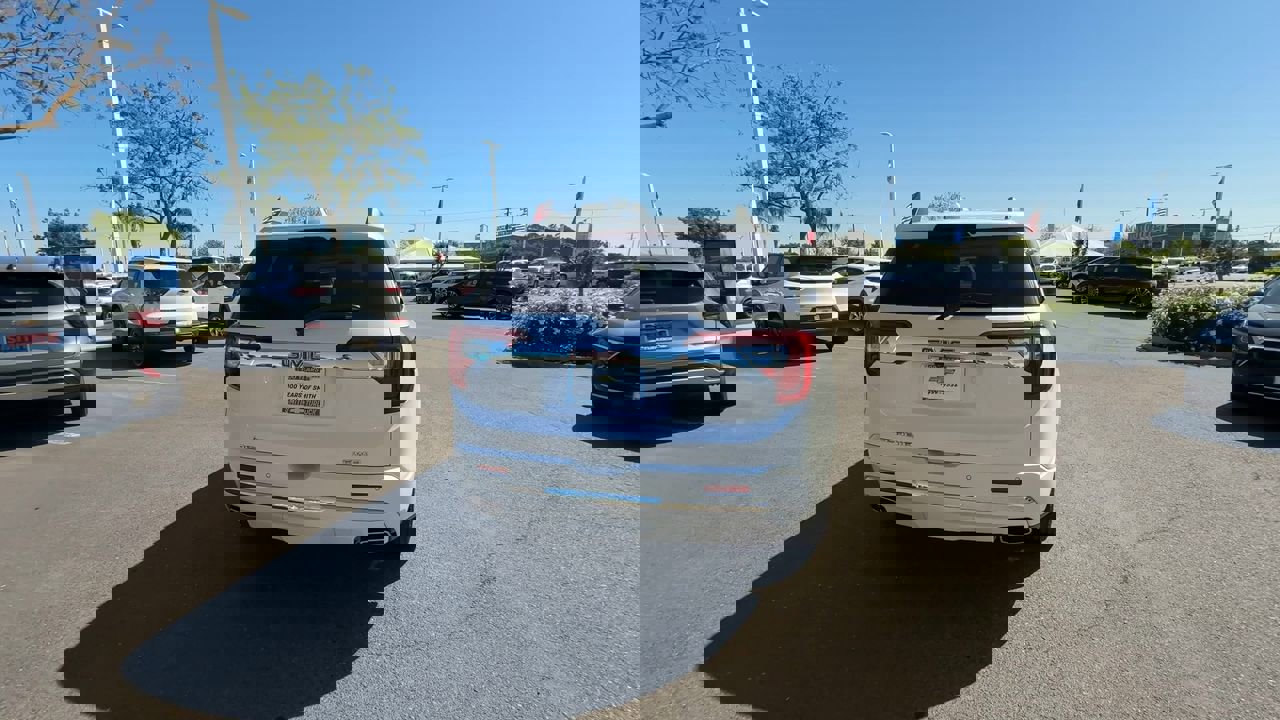 Used 2020 GMC Acadia Denali w/ Trailering Package image 6