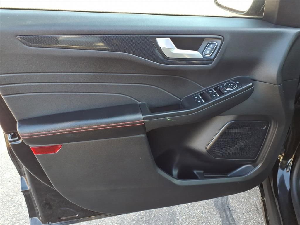 Certified 2025 Ford Escape ST-Line Elite image 13