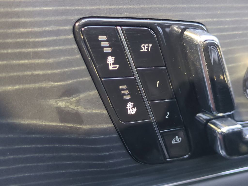 Used 2024 Cadillac Lyriq Luxury image 26