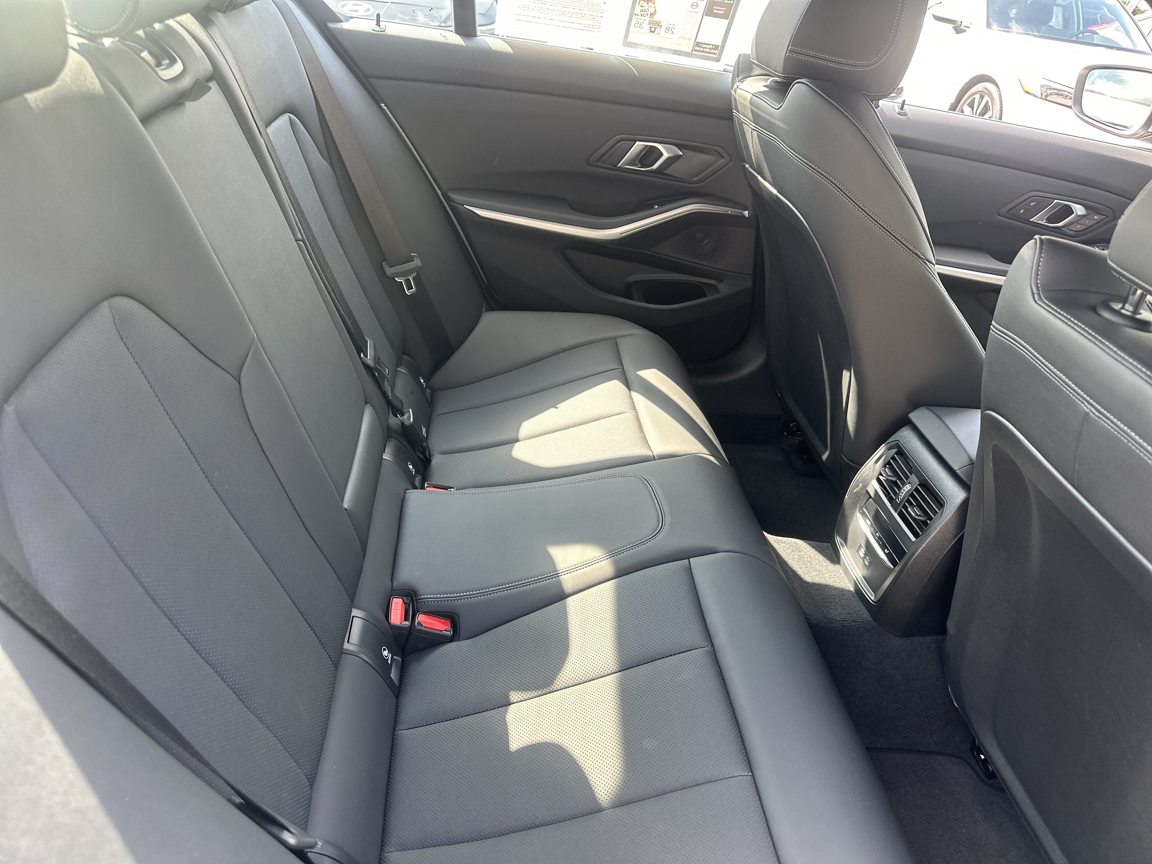 Used 2025 BMW 330i Sedan w/ Premium Package RWD image 11