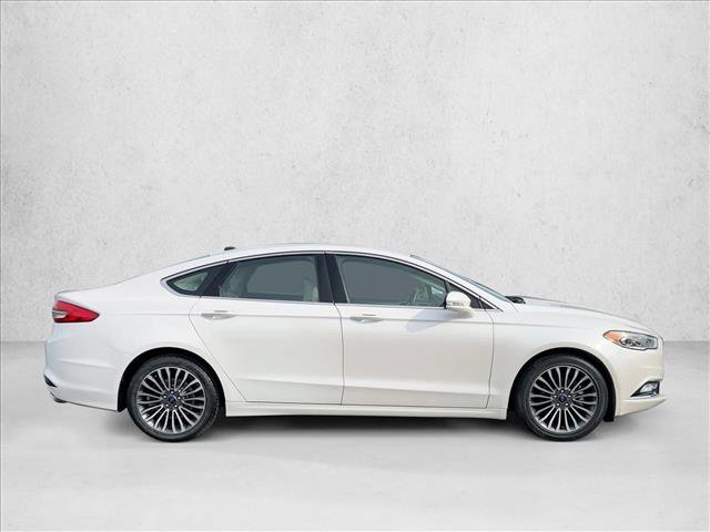 Used 2017 Ford Fusion SE w/ Fusion SE Technology Package image 4