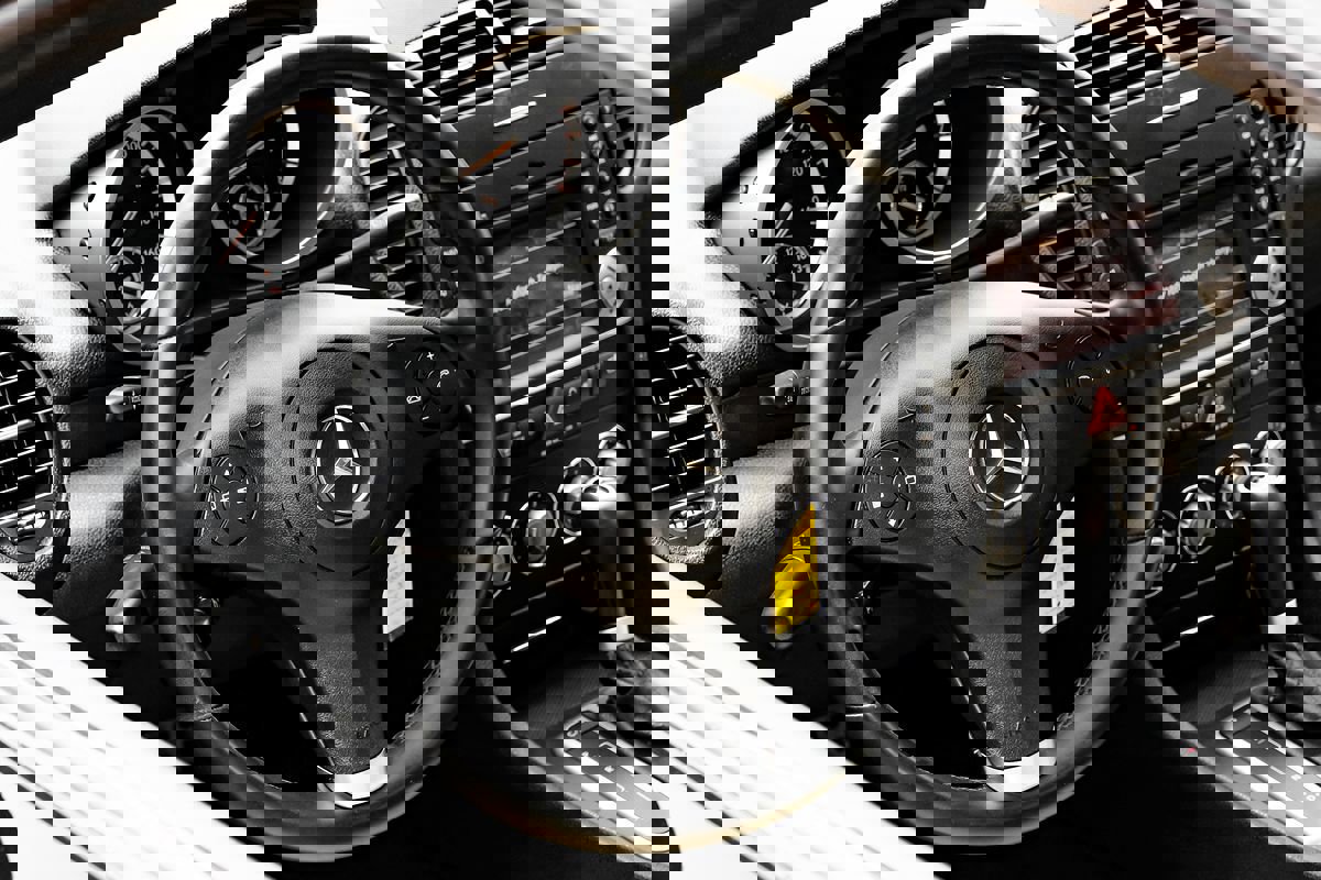 Used 2011 Mercedes-Benz SLK 300 image 18