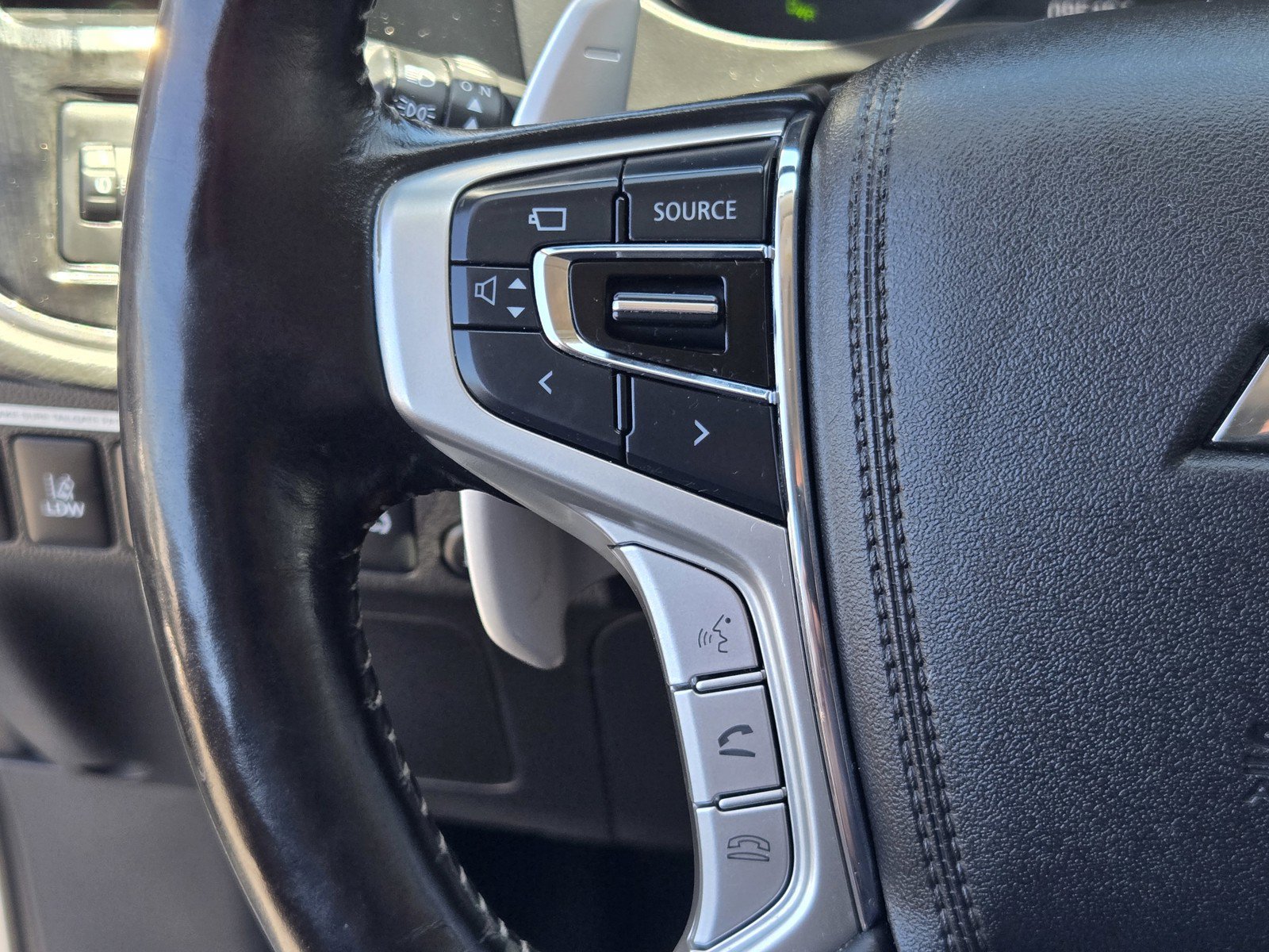 Used 2018 Mitsubishi Outlander 4WD Plug-In Hybrid image 23