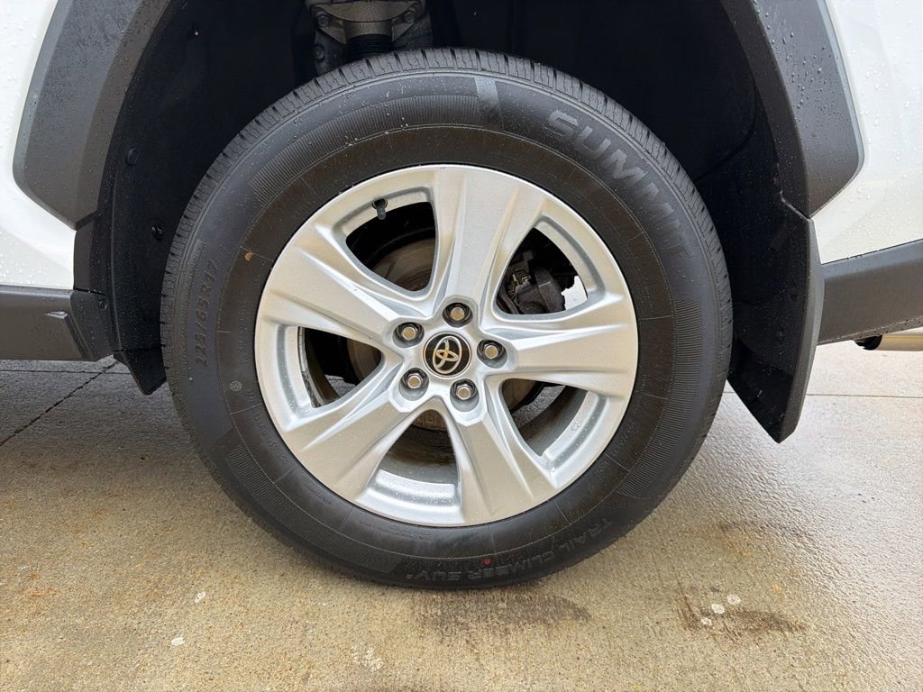 Used 2021 Toyota RAV4 XLE AWD/4WD image 8