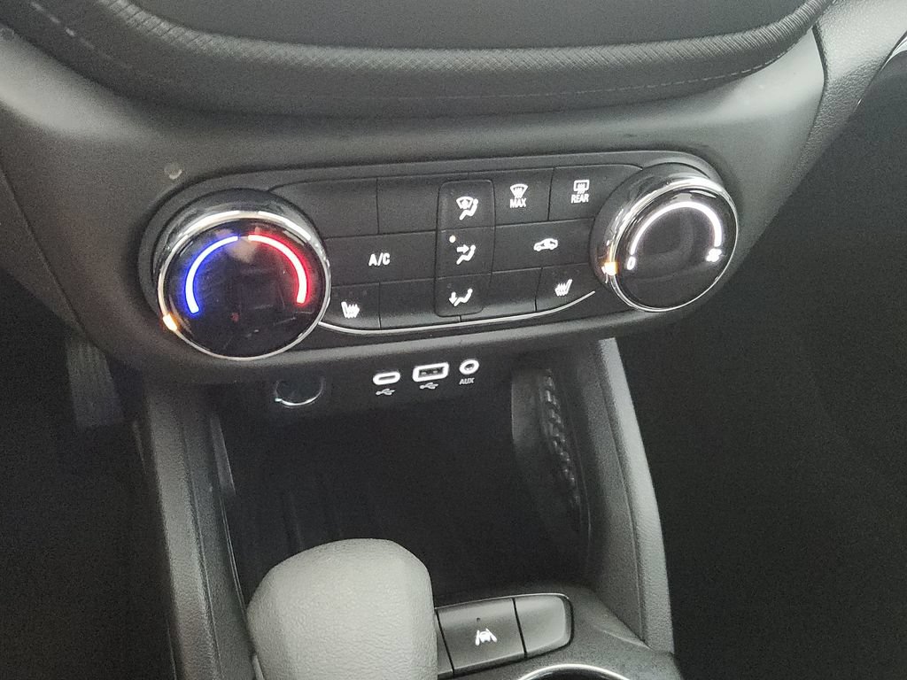 Used 2023 Chevrolet TrailBlazer LT FWD image 28