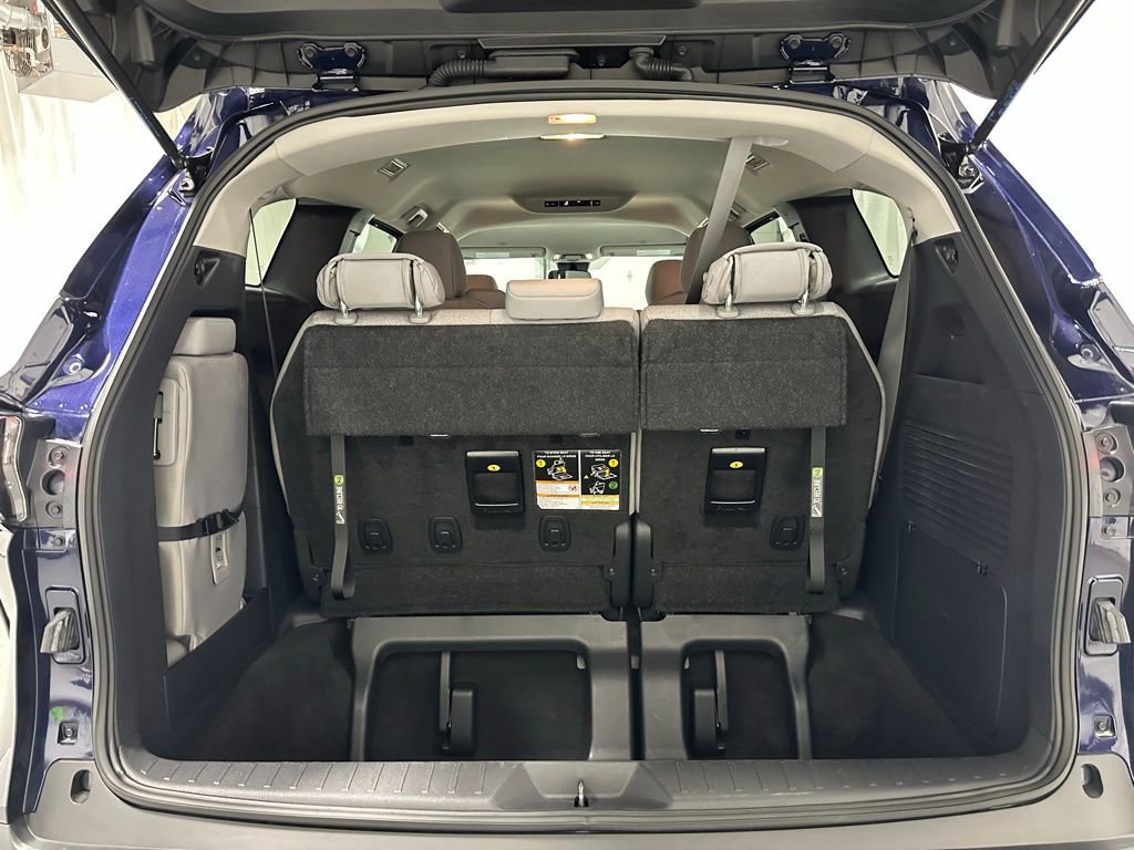 Used 2025 Toyota Sienna LE FWD image 52