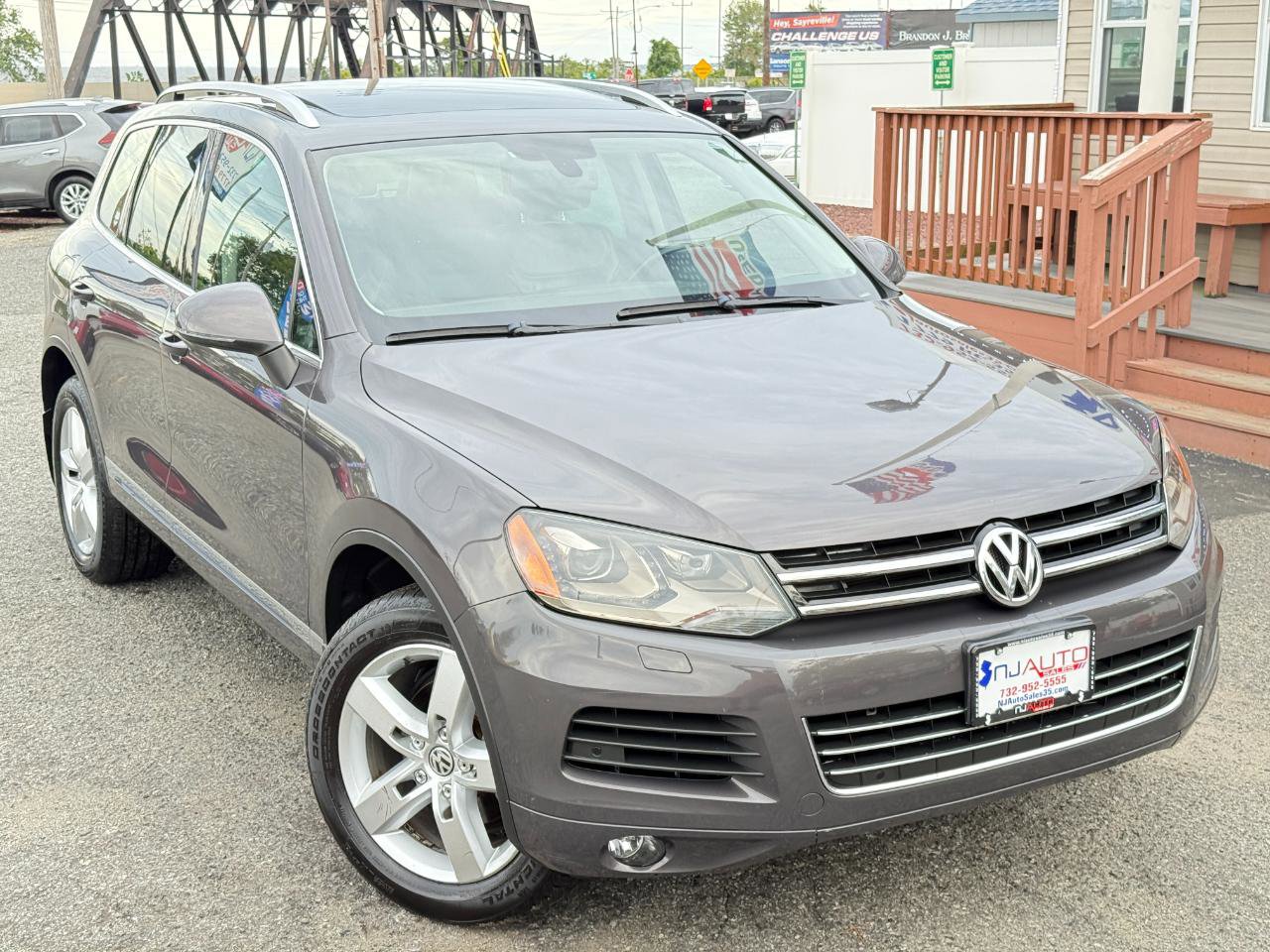Used 2012 Volkswagen Touareg VR6 image 2