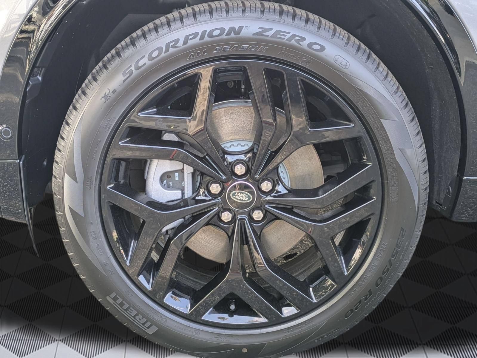 New 2026 Land Rover Discovery Sport Landmark AWD/4WD image 9